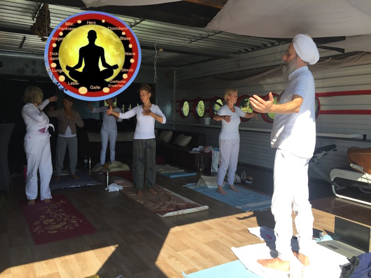 Organzyklus-Yoga